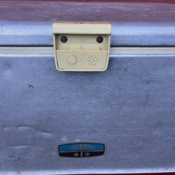 VINTAGE Metal THERMOS Latching Ice Chest Large Cooler Red And Silver 21.5x13x14 - Picture 2 of 8